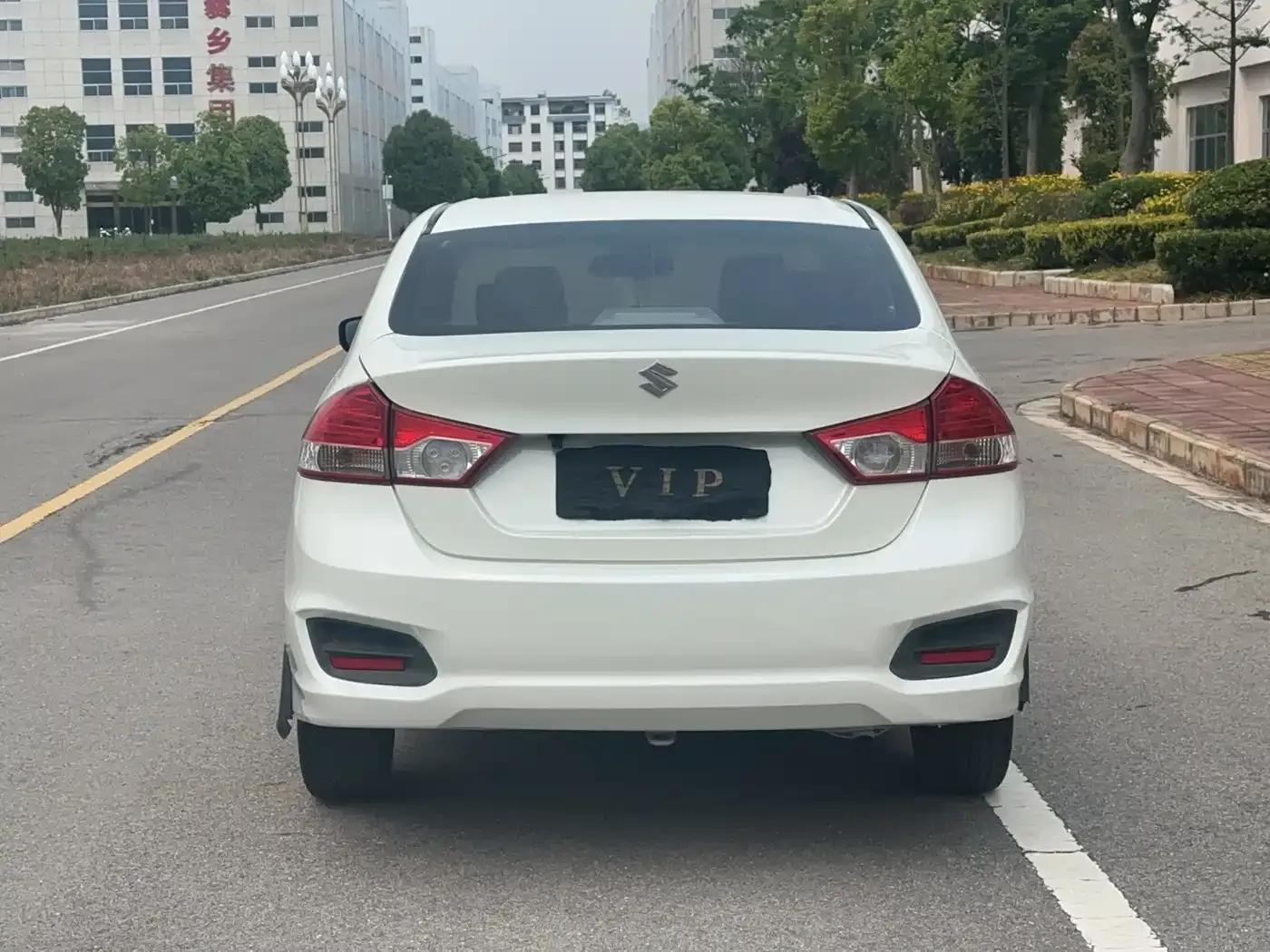 Ciaz 2015 1.6L Automatic Comfort Edition — миниатюра 5