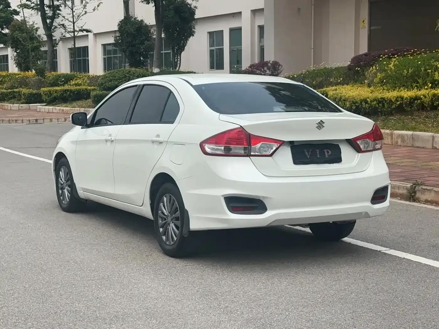 Ciaz 2015 1.6L Automatic Comfort Edition — миниатюра 6