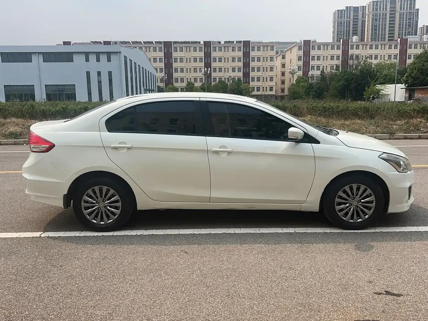 Ciaz 2015 1.6L Automatic Comfort Edition — миниатюра 7
