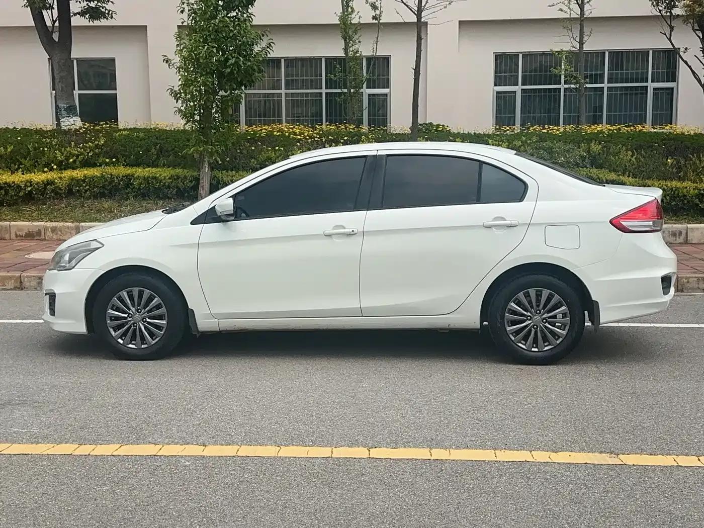 Ciaz 2015 1.6L Automatic Comfort Edition — миниатюра 8