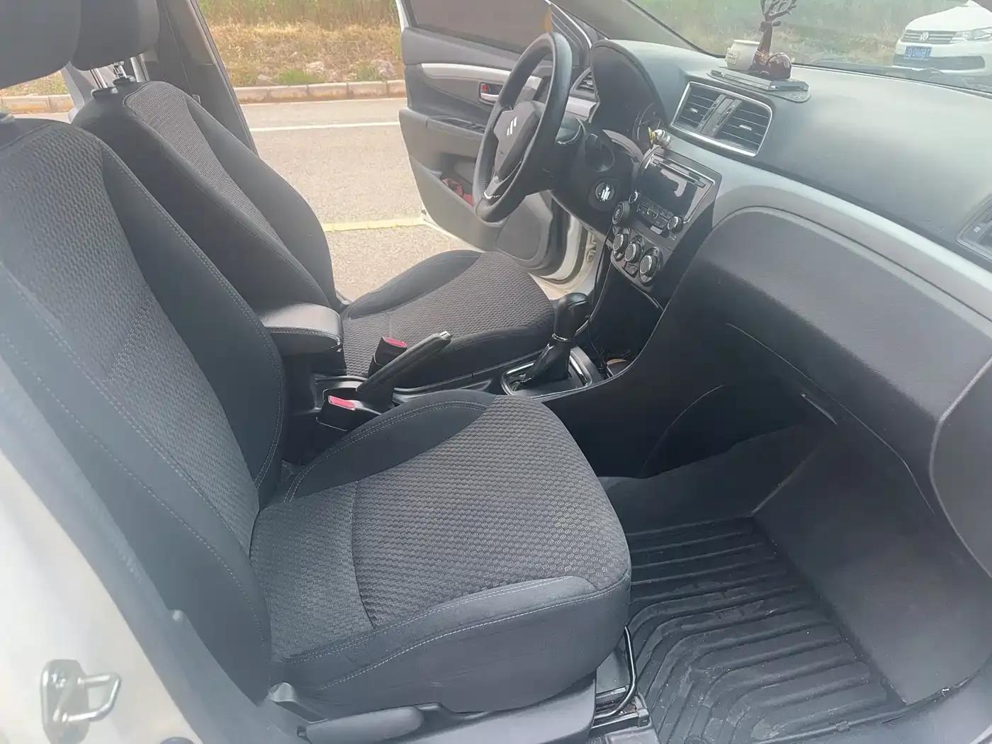 Ciaz 2015 1.6L Automatic Comfort Edition — миниатюра 9