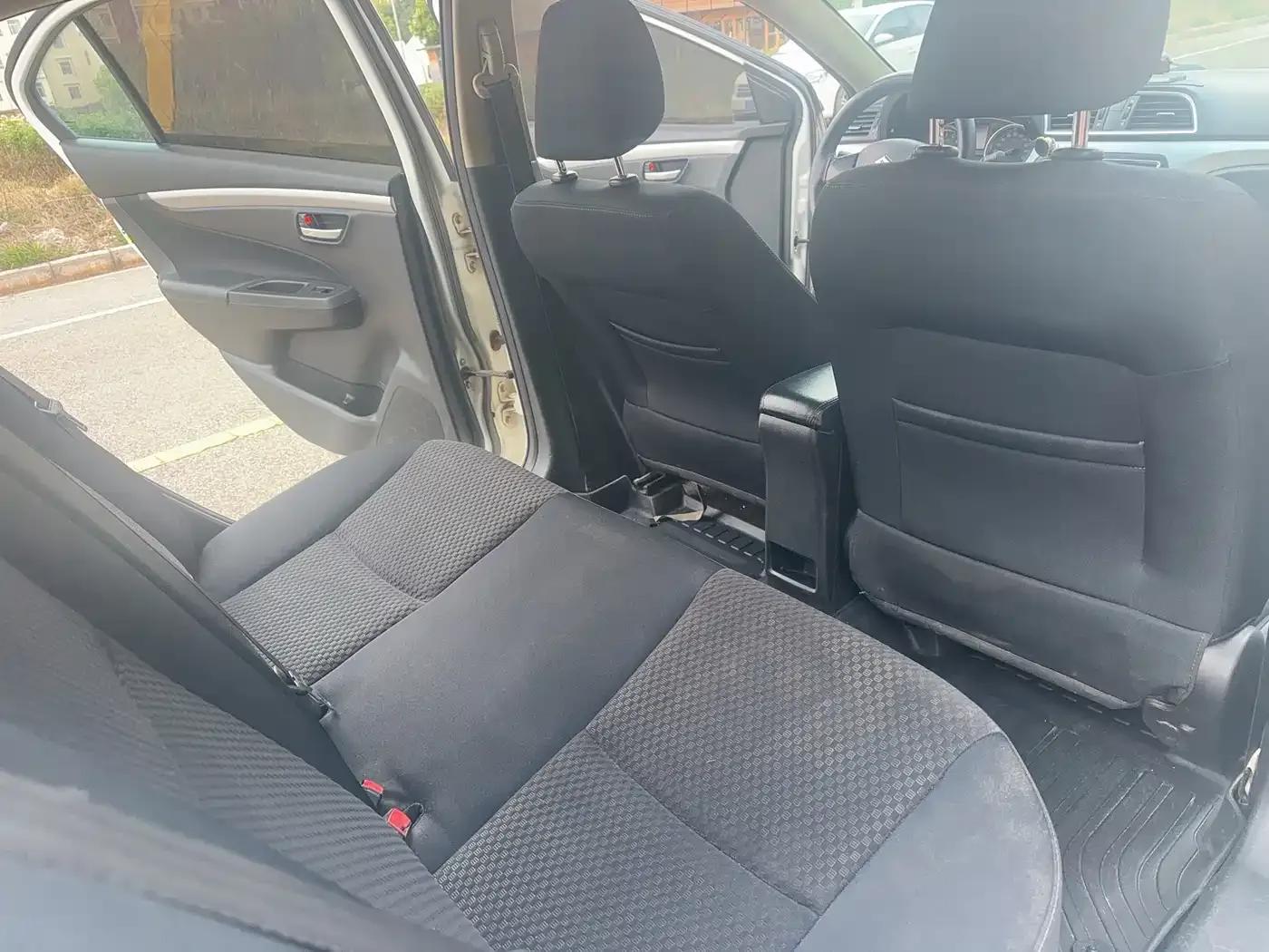 Ciaz 2015 1.6L Automatic Comfort Edition — миниатюра 10