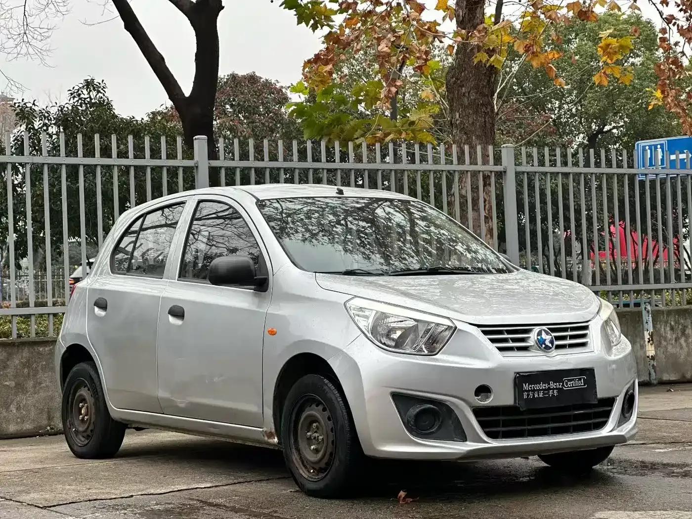Venucia R30 2014 1.2L Manual Comfort Edition — миниатюра 3
