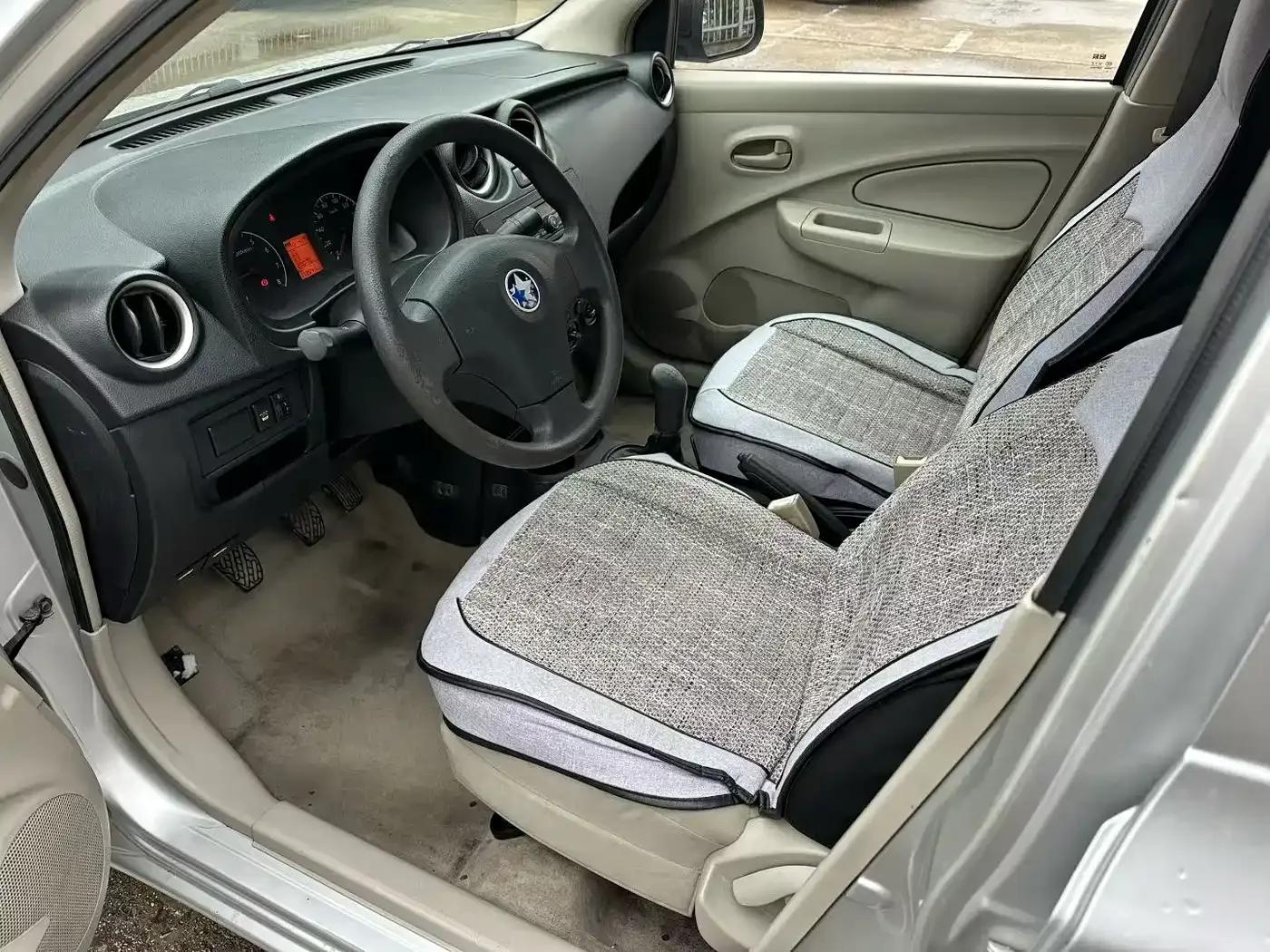 Venucia R30 2014 1.2L Manual Comfort Edition — миниатюра 6