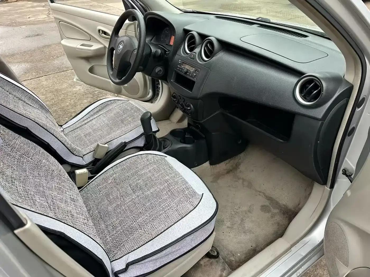 Venucia R30 2014 1.2L Manual Comfort Edition — миниатюра 8