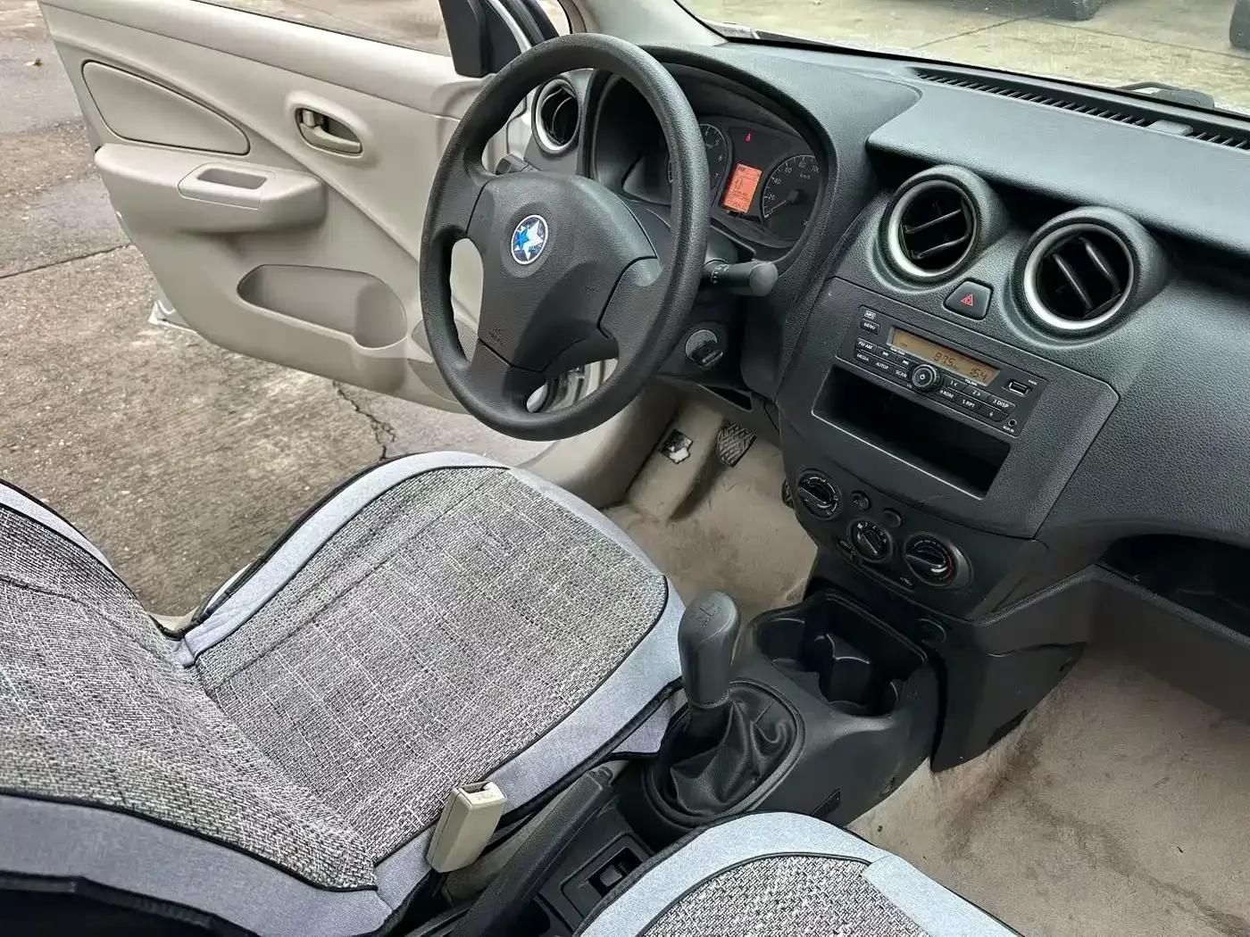 Venucia R30 2014 1.2L Manual Comfort Edition — миниатюра 9