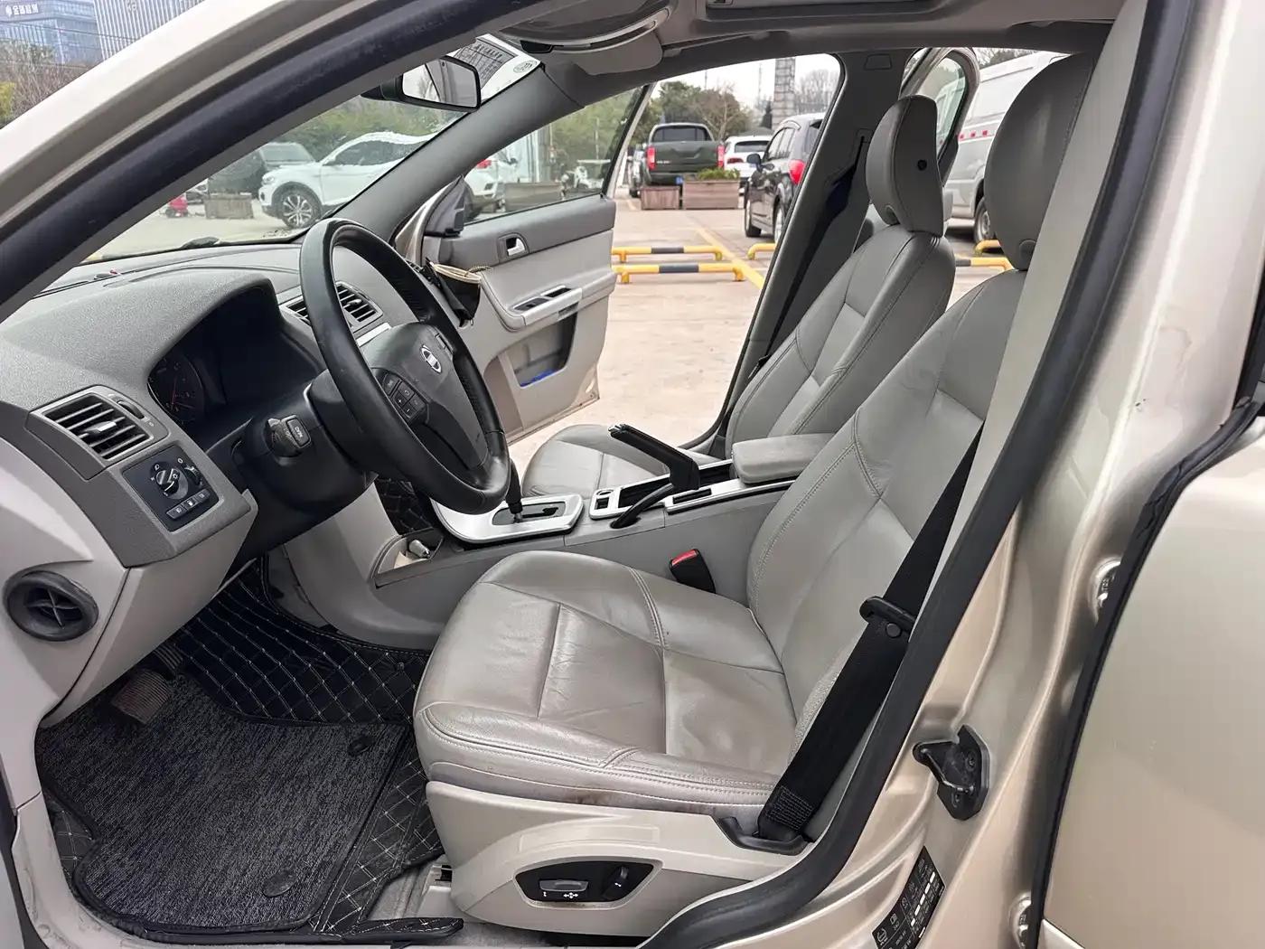 Volvo S40 2012 2.0L Automatic Premium Edition — миниатюра 4
