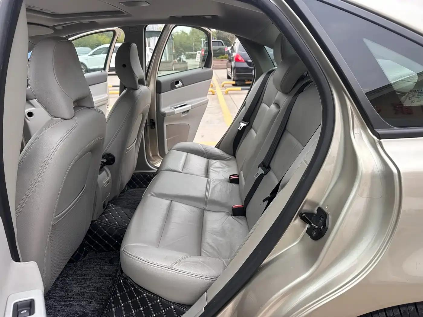 Volvo S40 2012 2.0L Automatic Premium Edition — миниатюра 5