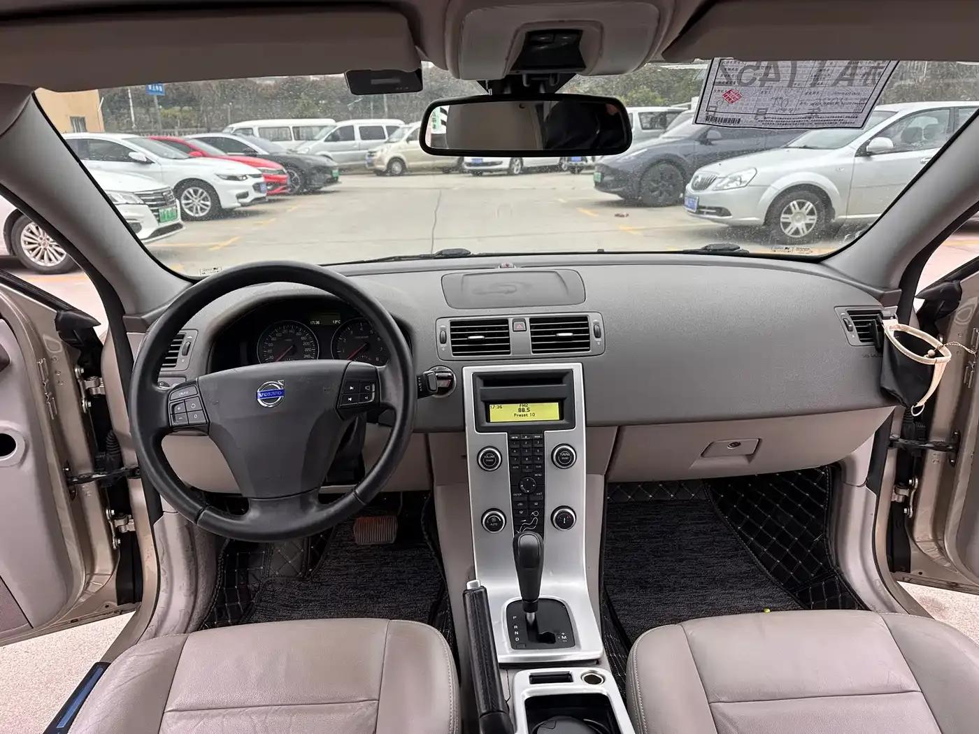 Volvo S40 2012 2.0L Automatic Premium Edition — миниатюра 6