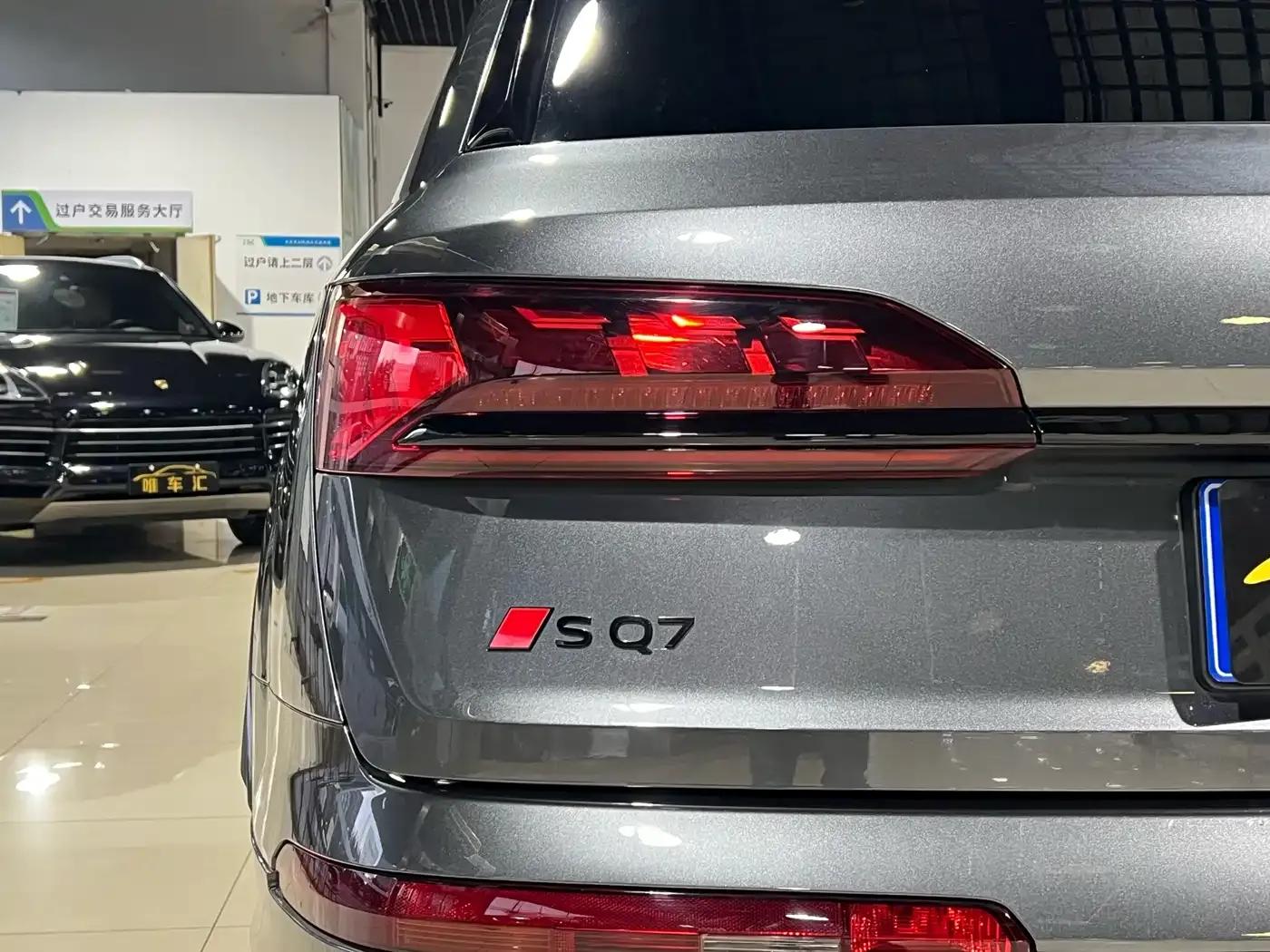 Audi SQ7 2024 4.0 TFSI — миниатюра 9