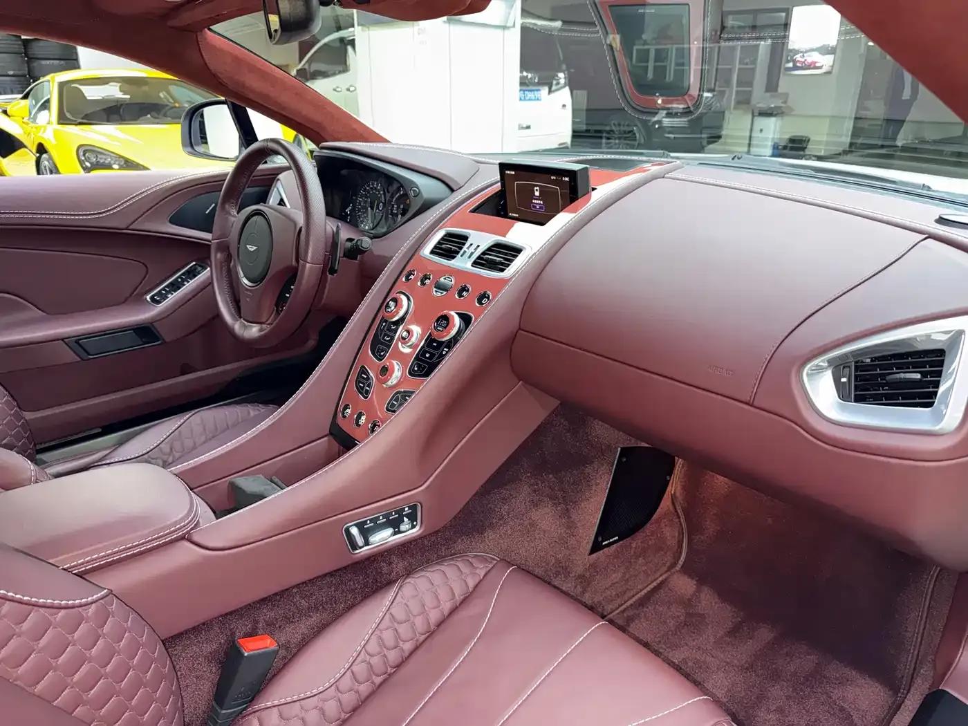 2013 Vanquish 6.0L Standard Model — миниатюра 15