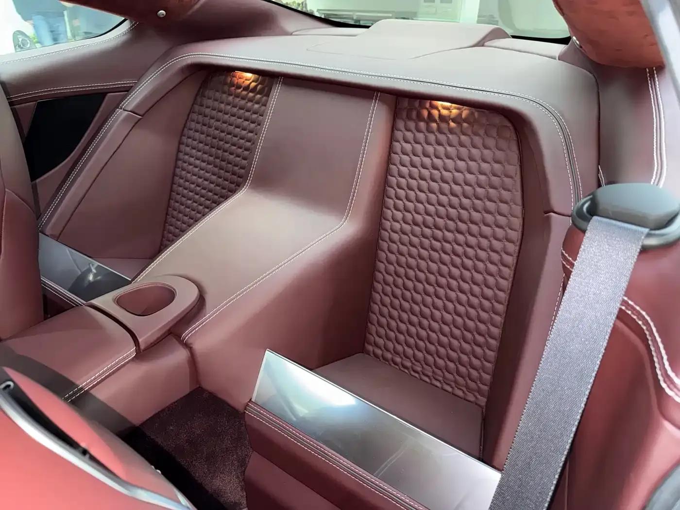 2013 Vanquish 6.0L Standard Model — миниатюра 19