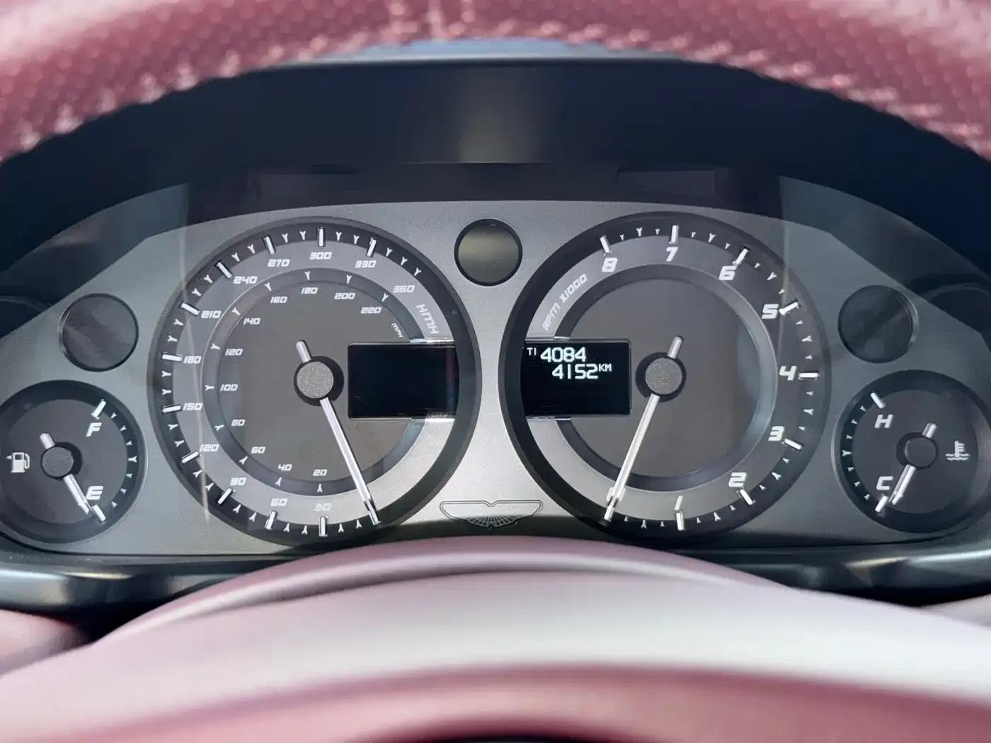 2013 Vanquish 6.0L Standard Model — миниатюра 9