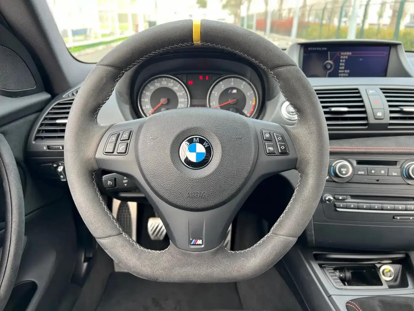 2011 BMW 1 Series M Coupe — миниатюра 16