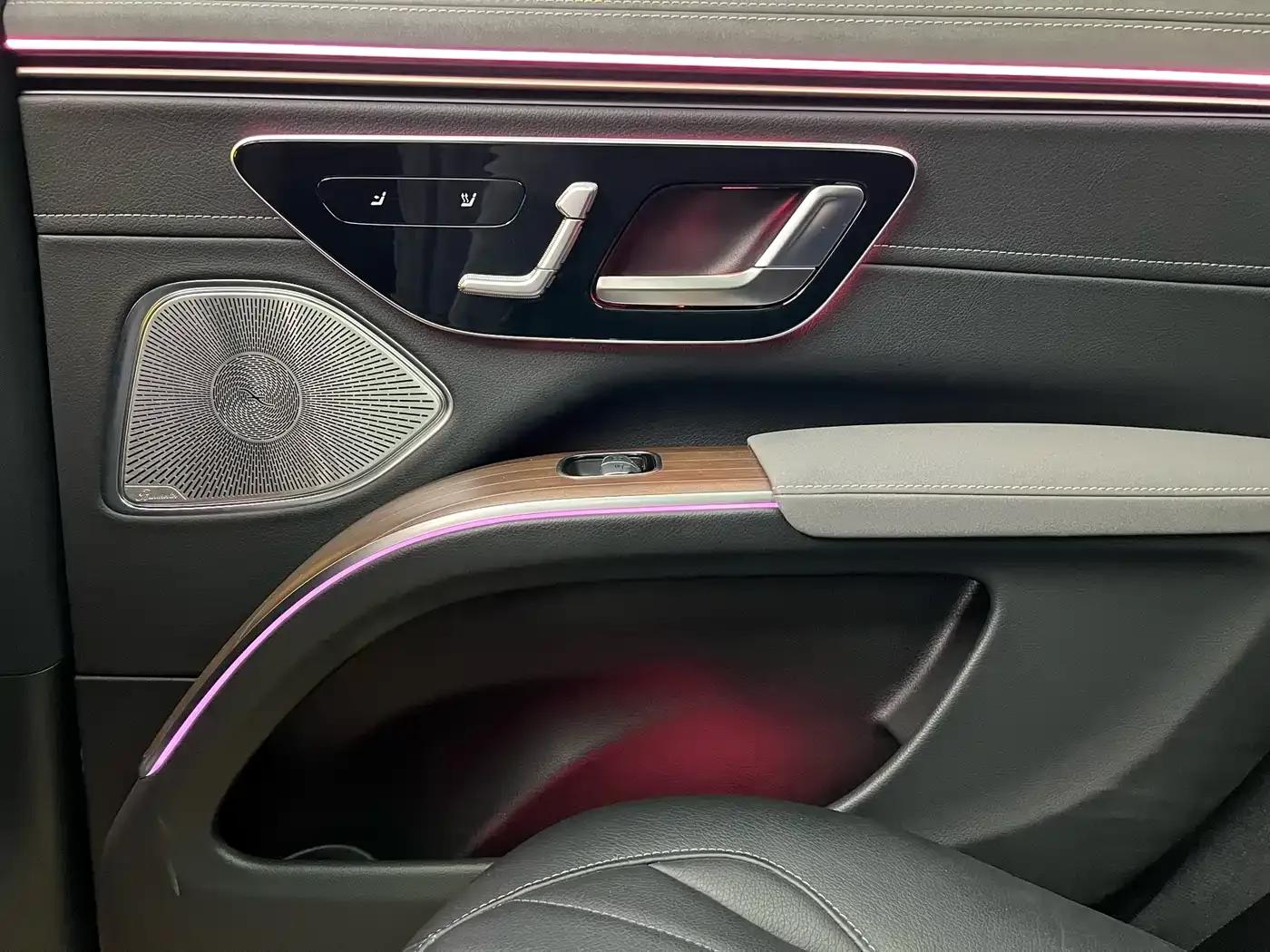 Mercedes-Benz EQS SUV 2023 450 4MATIC Pioneer Edition — миниатюра 37
