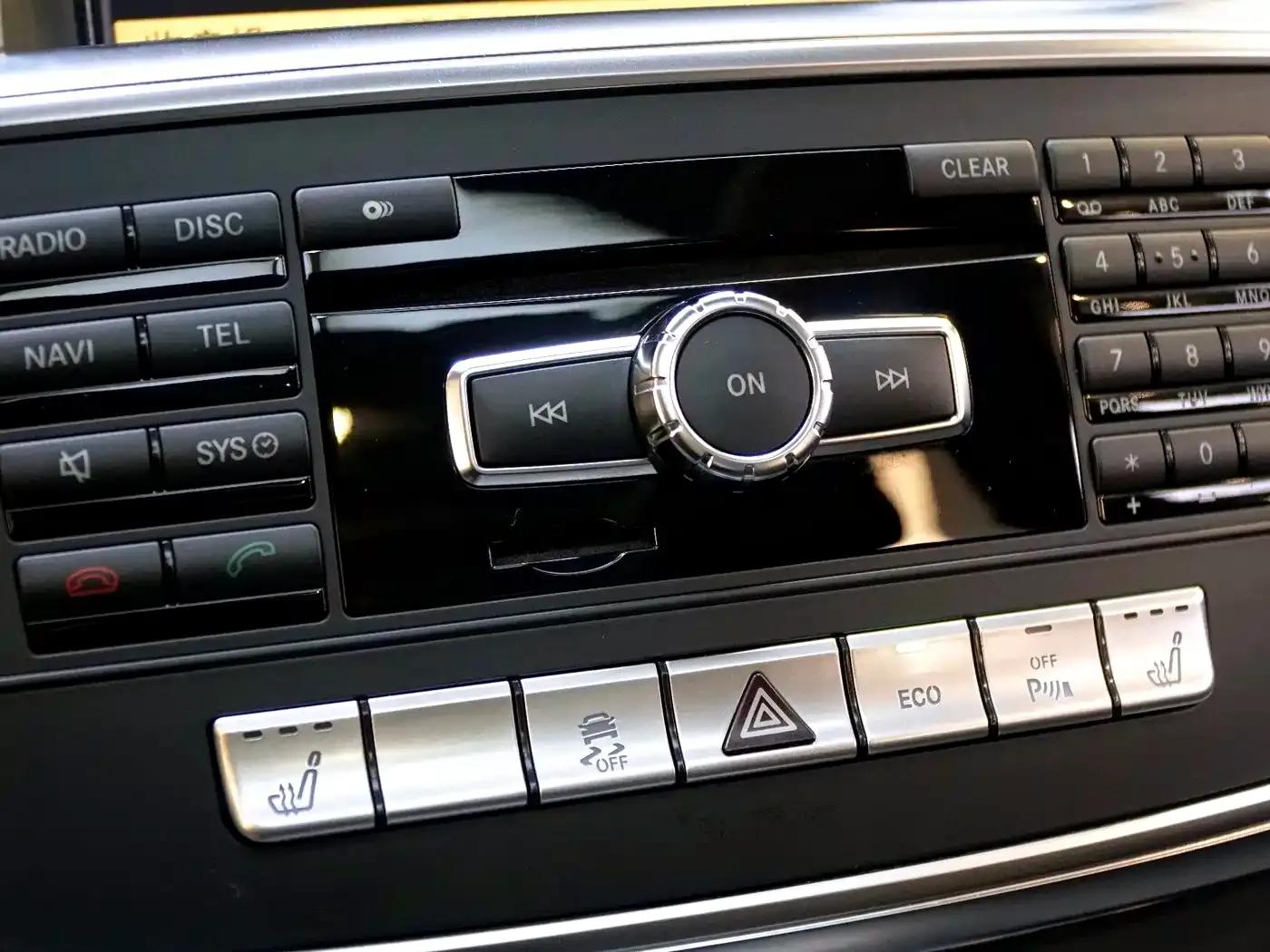 2012 Mercedes-Benz M-Class AMG ML 63 — миниатюра 12