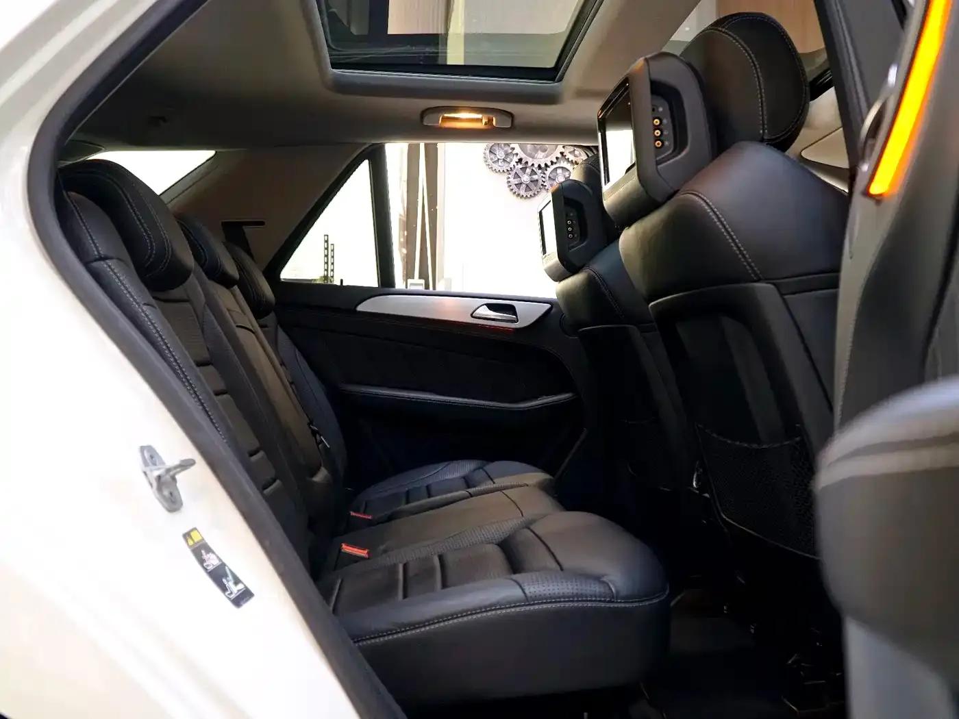 2012 Mercedes-Benz M-Class AMG ML 63 — миниатюра 4