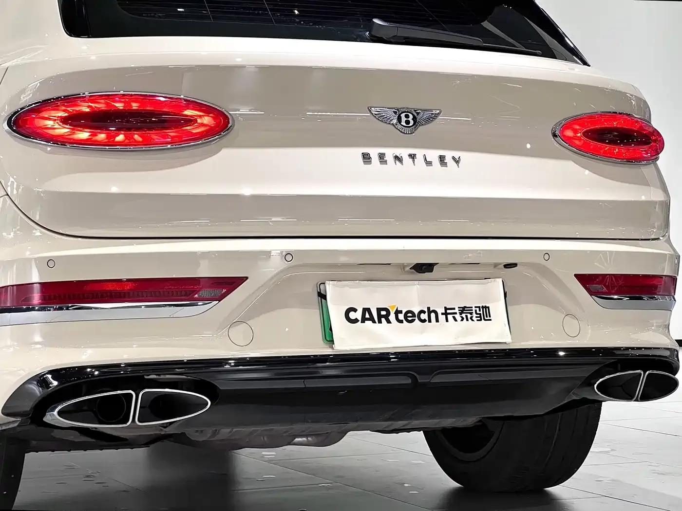 Bentayga Plug-in Hybrid 2021 3.0T PHEV — миниатюра 14