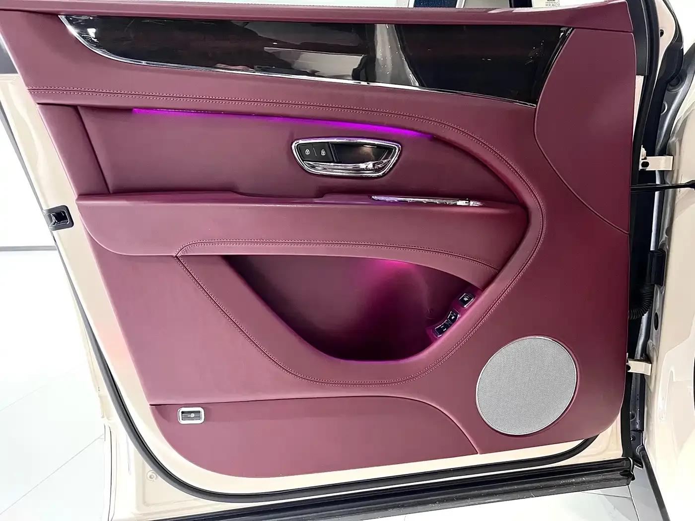 Bentayga Plug-in Hybrid 2021 3.0T PHEV — миниатюра 17