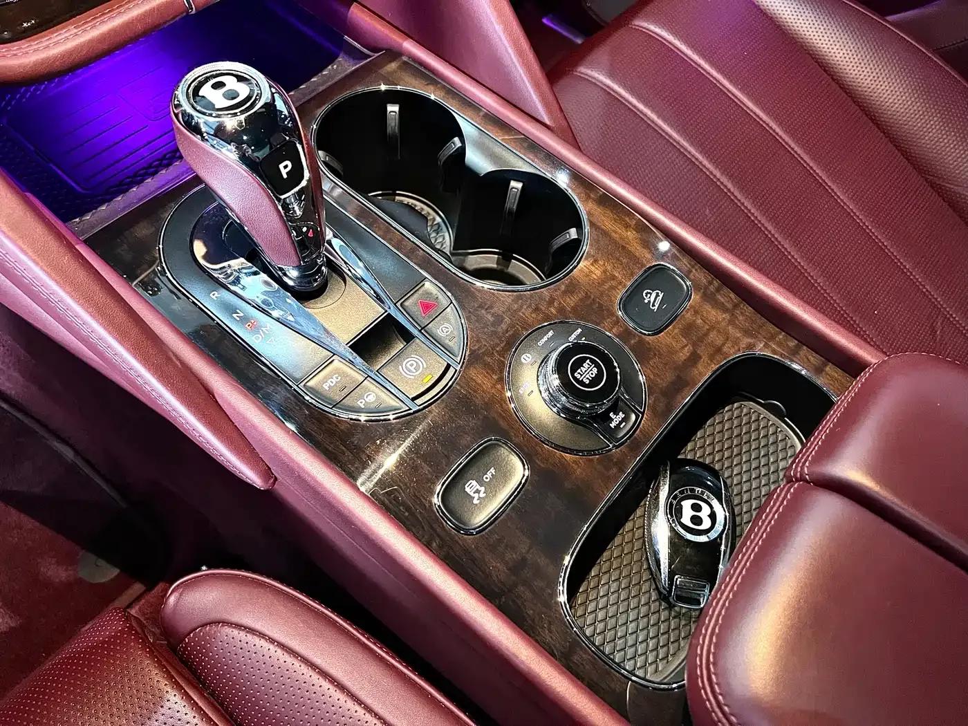 Bentayga Plug-in Hybrid 2021 3.0T PHEV — миниатюра 23