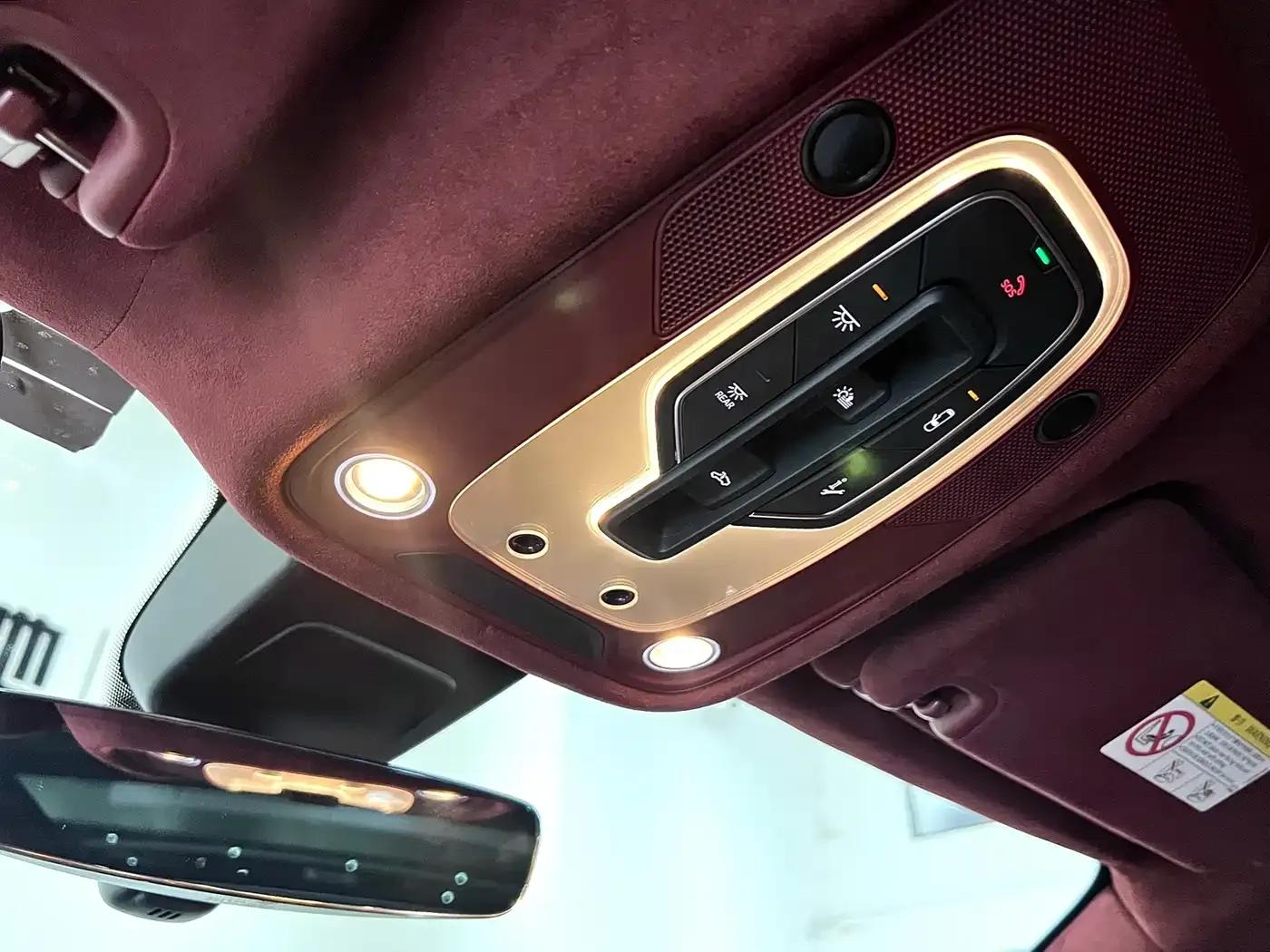 Bentayga Plug-in Hybrid 2021 3.0T PHEV — миниатюра 24