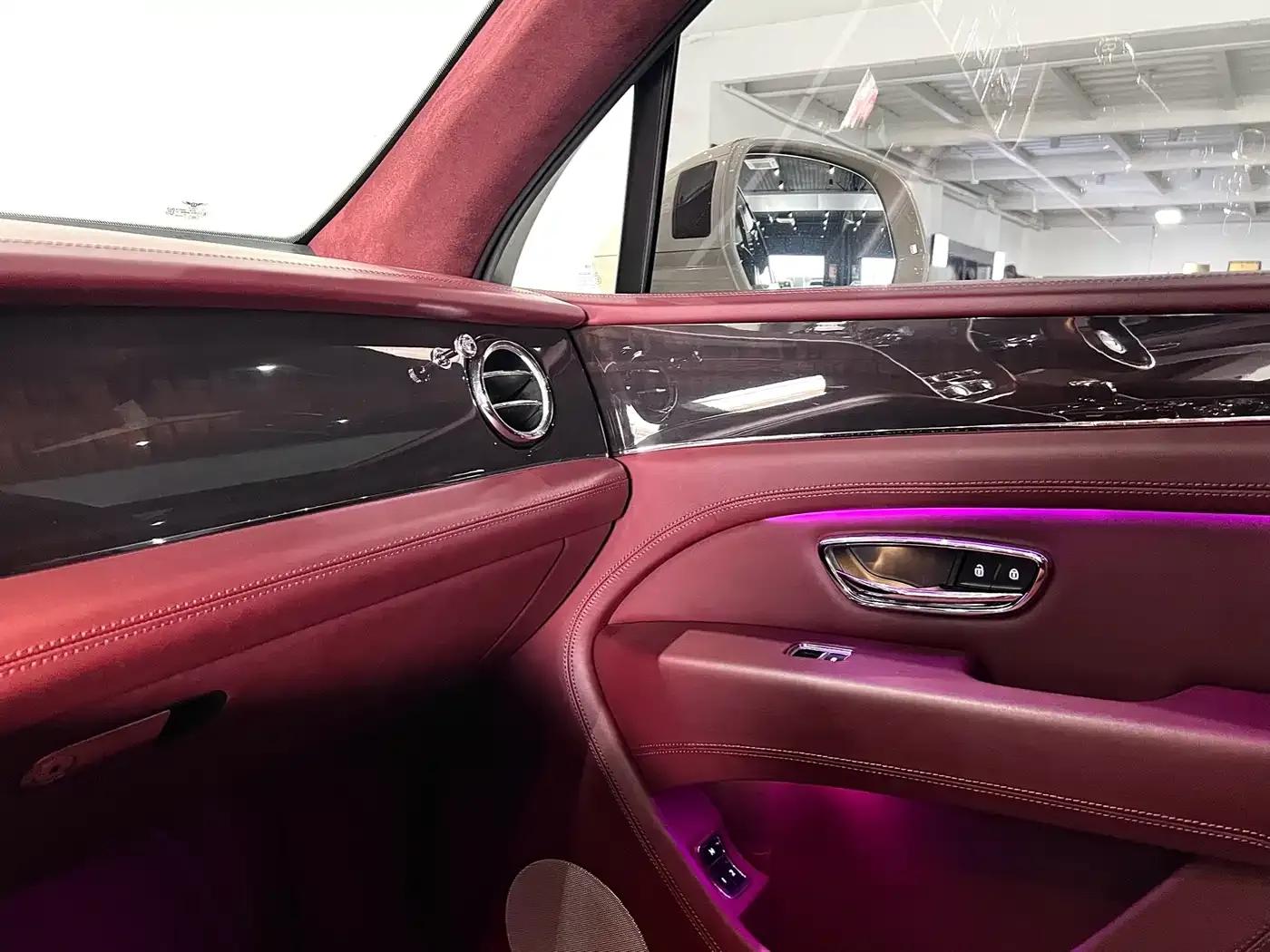 Bentayga Plug-in Hybrid 2021 3.0T PHEV — миниатюра 25