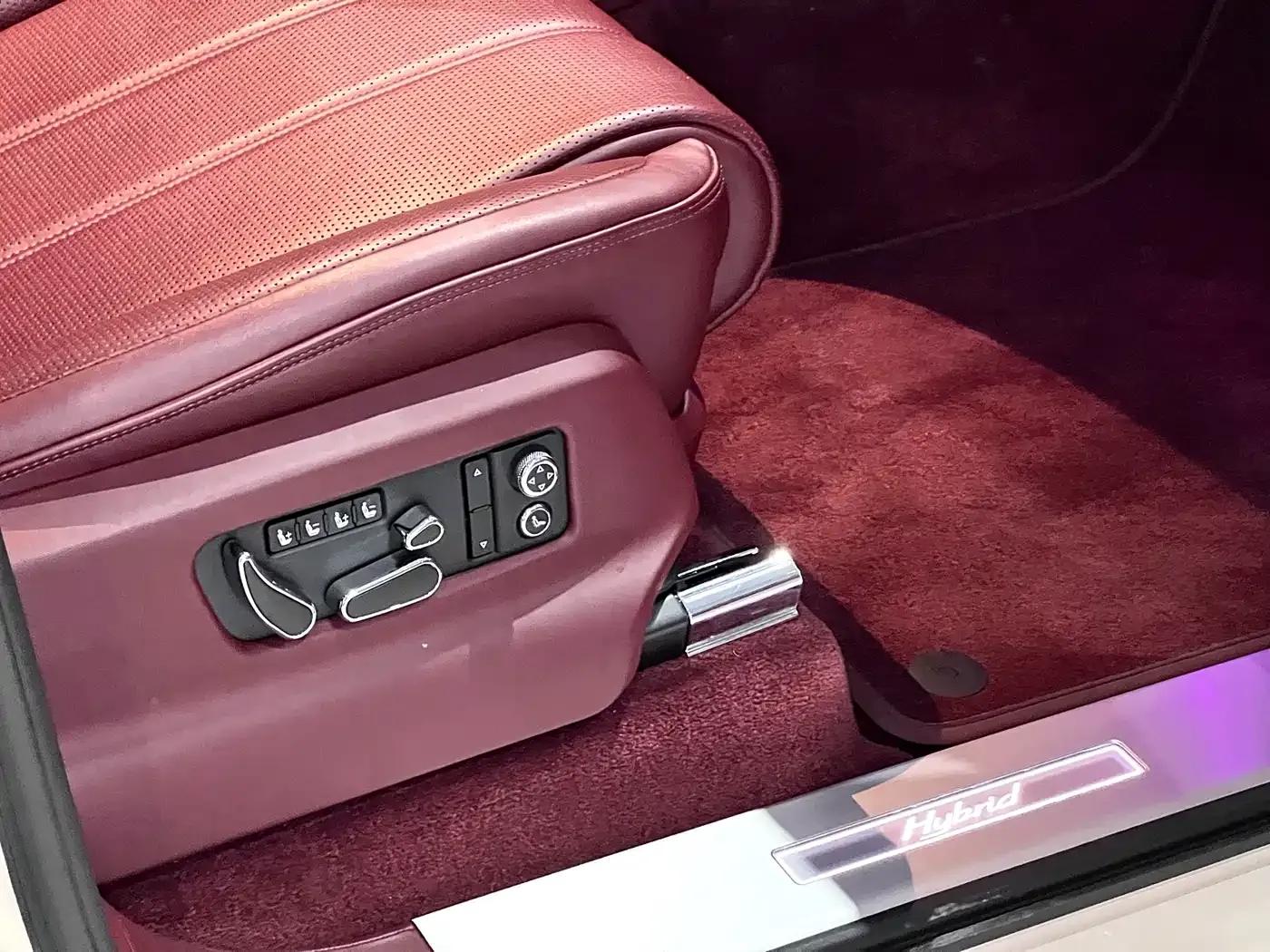 Bentayga Plug-in Hybrid 2021 3.0T PHEV — миниатюра 27