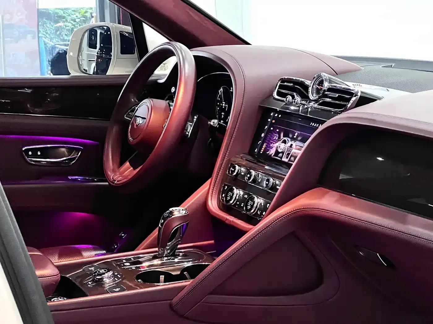 Bentayga Plug-in Hybrid 2021 3.0T PHEV — миниатюра 28
