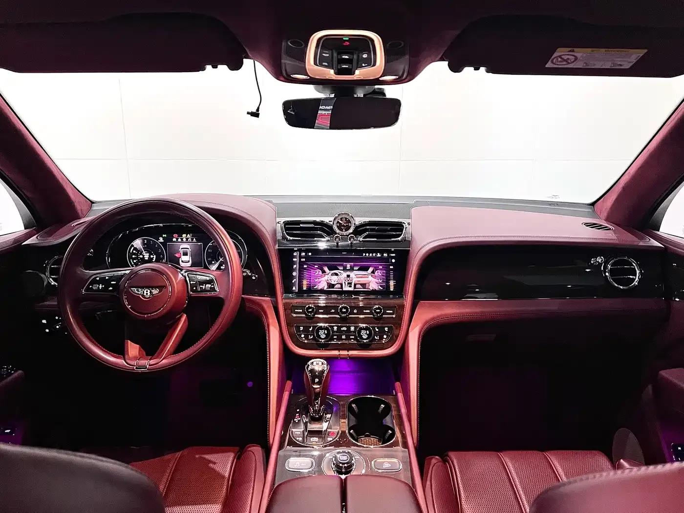 Bentayga Plug-in Hybrid 2021 3.0T PHEV — миниатюра 30