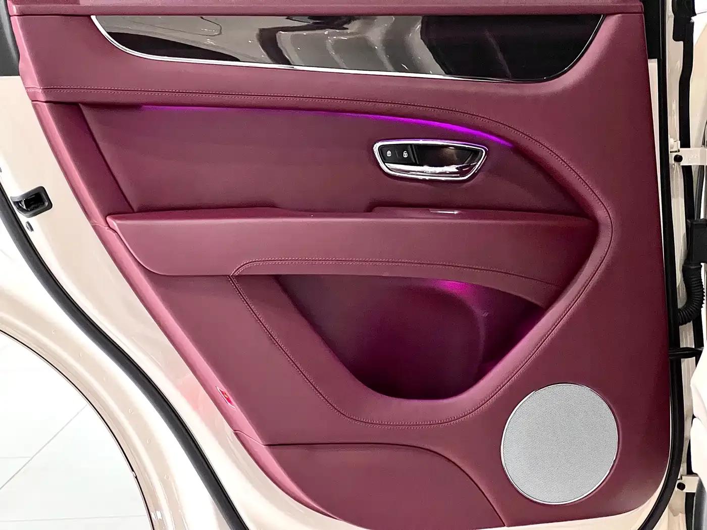 Bentayga Plug-in Hybrid 2021 3.0T PHEV — миниатюра 32