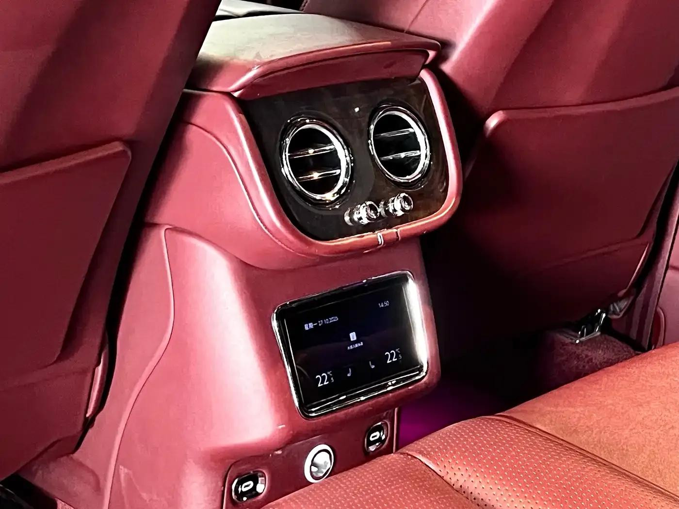Bentayga Plug-in Hybrid 2021 3.0T PHEV — миниатюра 34