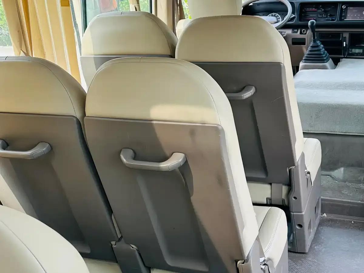 2015 Toyota Coaster 4.0L Premium GRB53L-ZEMSK 23-Seater Upgrade Version — миниатюра 16