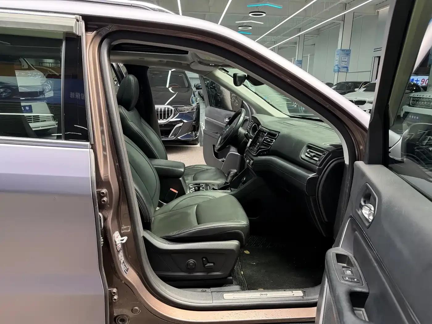 Commander 2018 2.0T 4WD Premium Edition (National V Emission Standard) — миниатюра 15