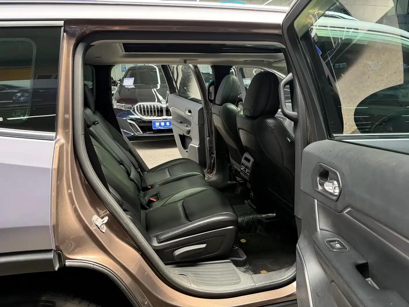 Commander 2018 2.0T 4WD Premium Edition (National V Emission Standard) — миниатюра 16