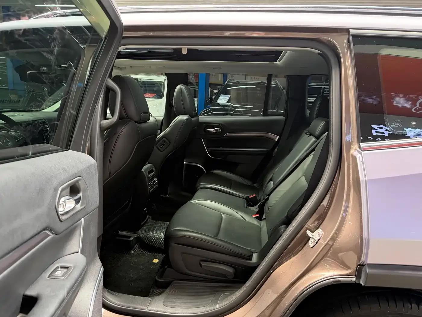 Commander 2018 2.0T 4WD Premium Edition (National V Emission Standard) — миниатюра 8