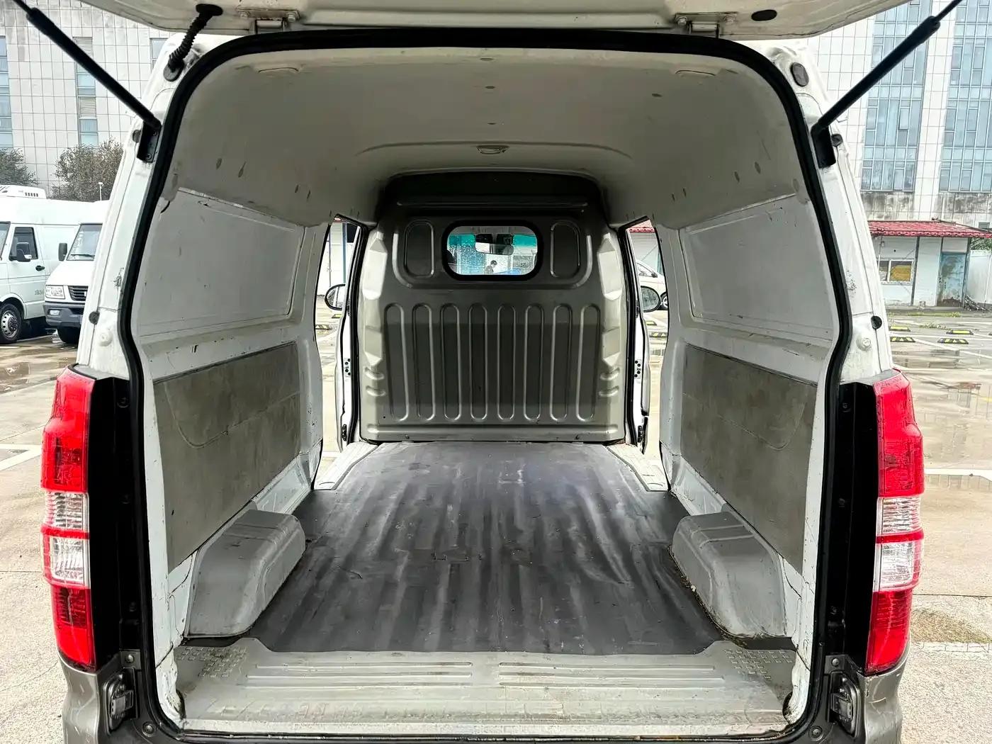 New Hiace S 2023 1.6L Wealth Edition Van (2/5 Seats) with Air Conditioning SWD16M — миниатюра 13