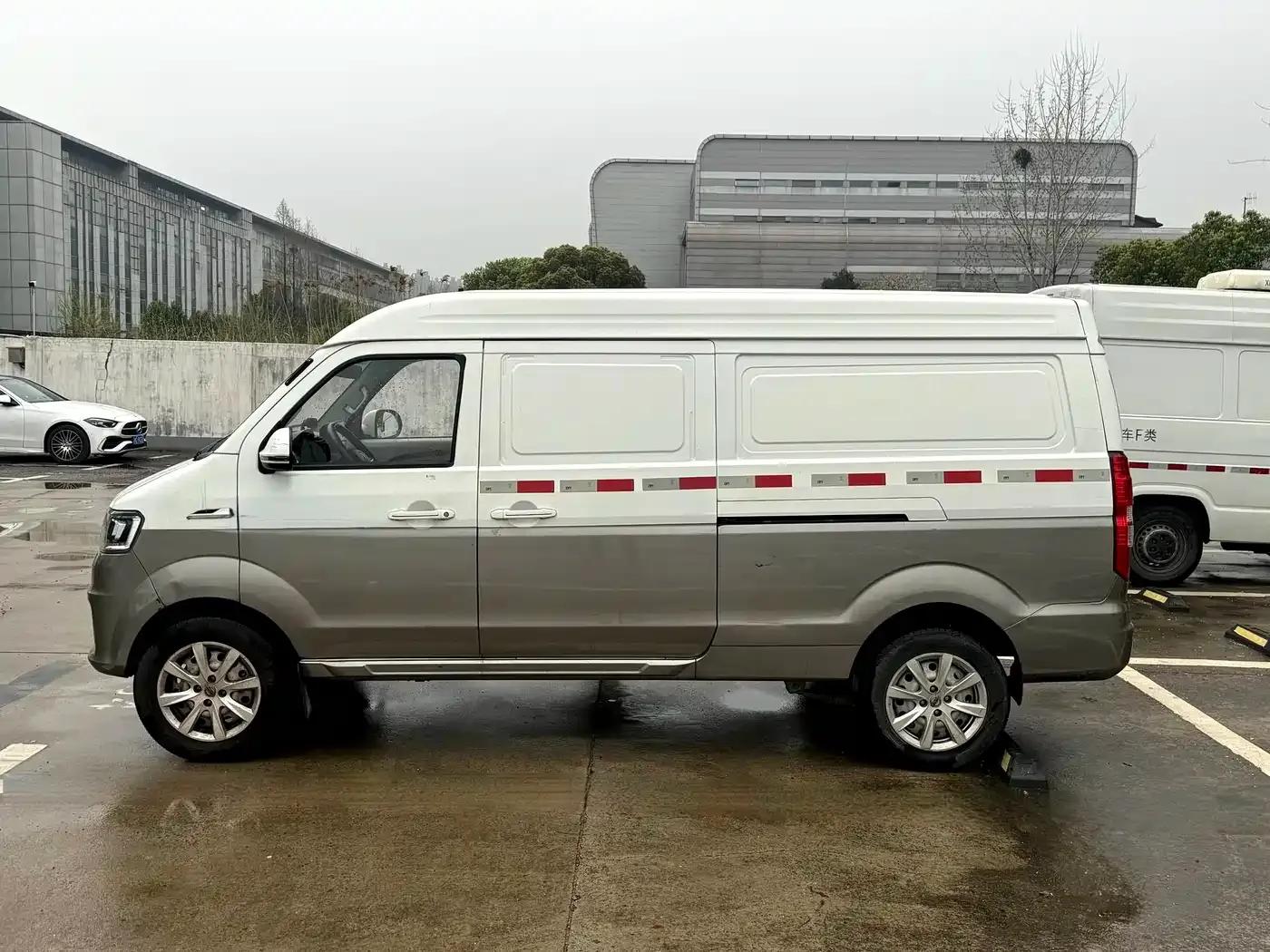 New Hiace S 2023 1.6L Wealth Edition Van (2/5 Seats) with Air Conditioning SWD16M — миниатюра 7