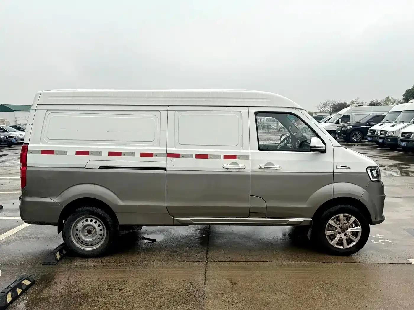 New Hiace S 2023 1.6L Wealth Edition Van (2/5 Seats) with Air Conditioning SWD16M — миниатюра 8