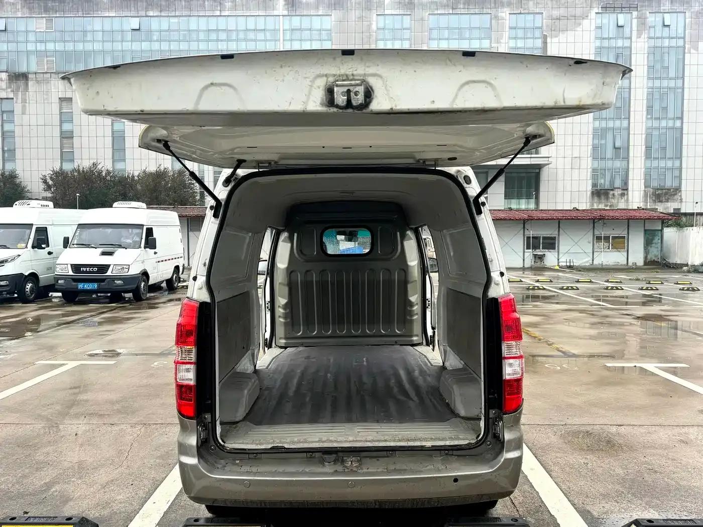 New Hiace S 2023 1.6L Wealth Edition Van (2/5 Seats) with Air Conditioning SWD16M — миниатюра 9