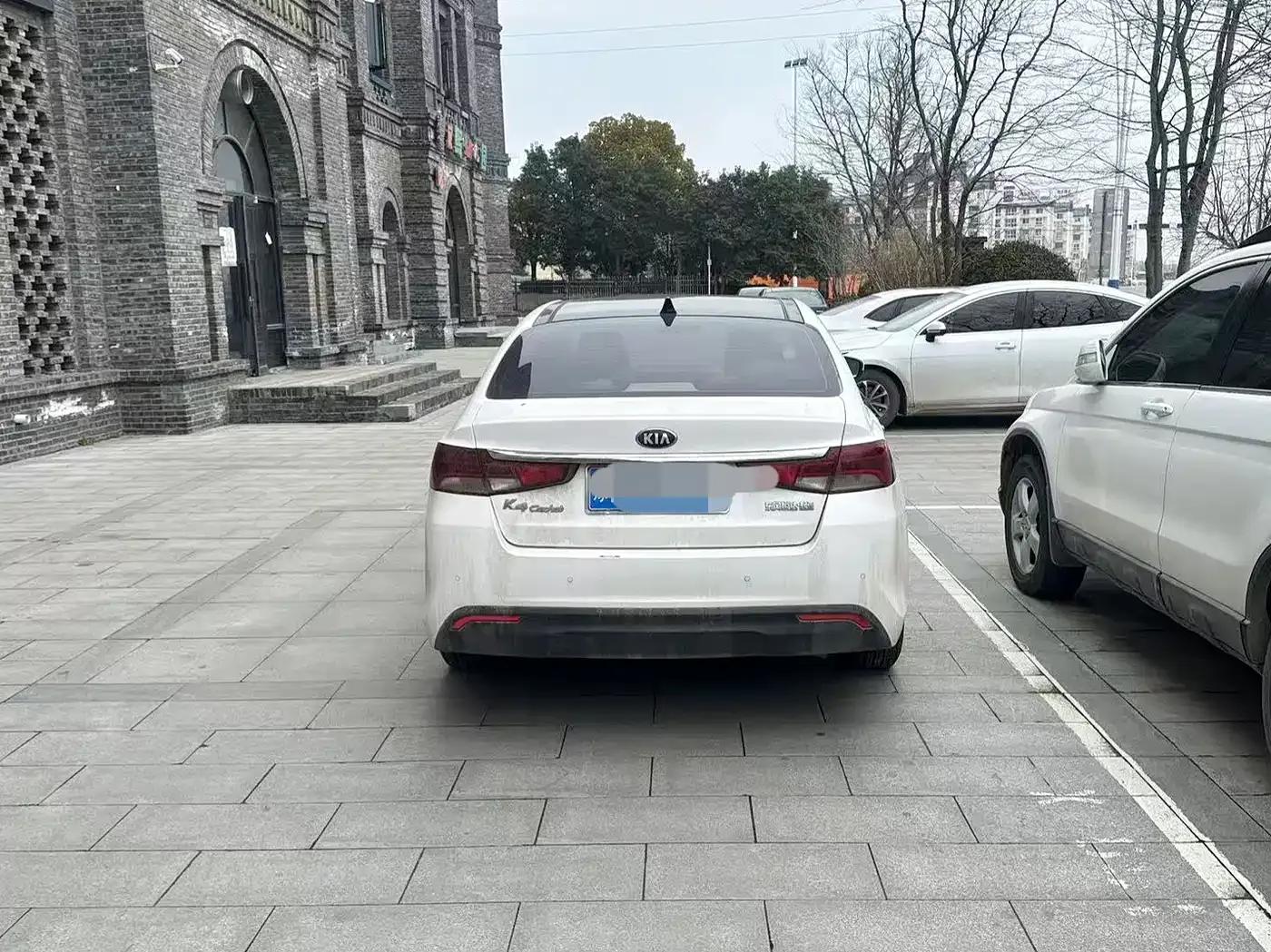 K5 2017 1.8L Automatic GLS — миниатюра 3