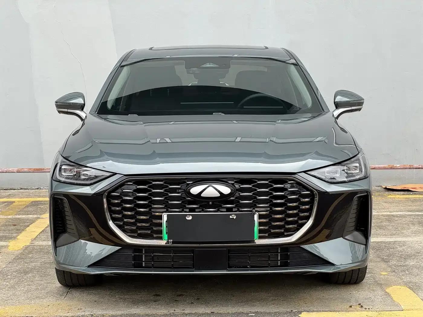 Fengyun A8L 2025 1.5TGDI 145km Luxury Edition — миниатюра 2