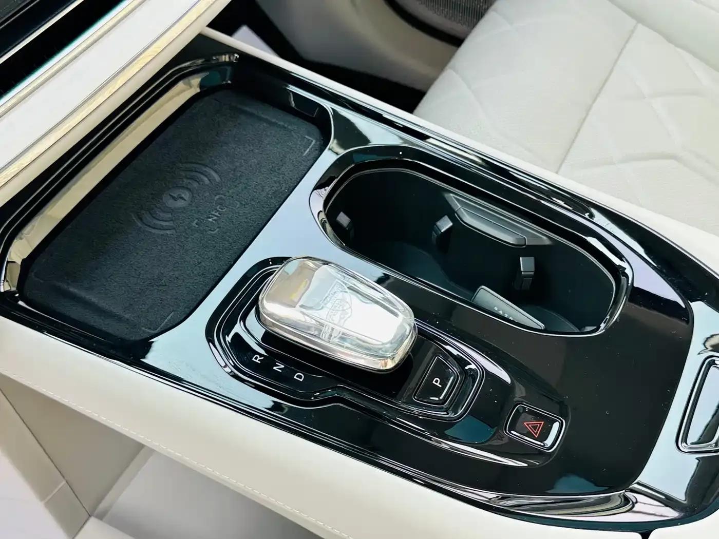 Volvo EM90 2025 Ultra 6-seater — миниатюра 13