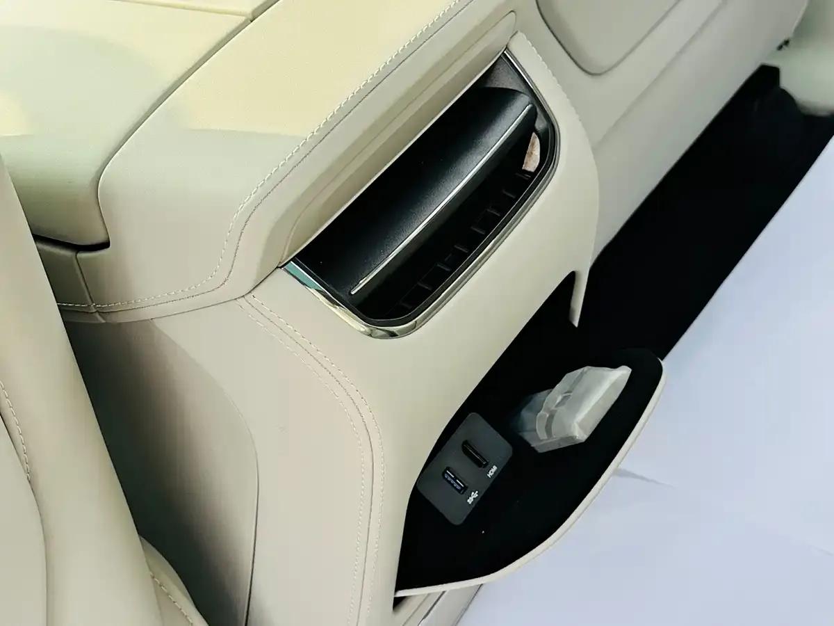 Volvo EM90 2025 Ultra 6-seater — миниатюра 17