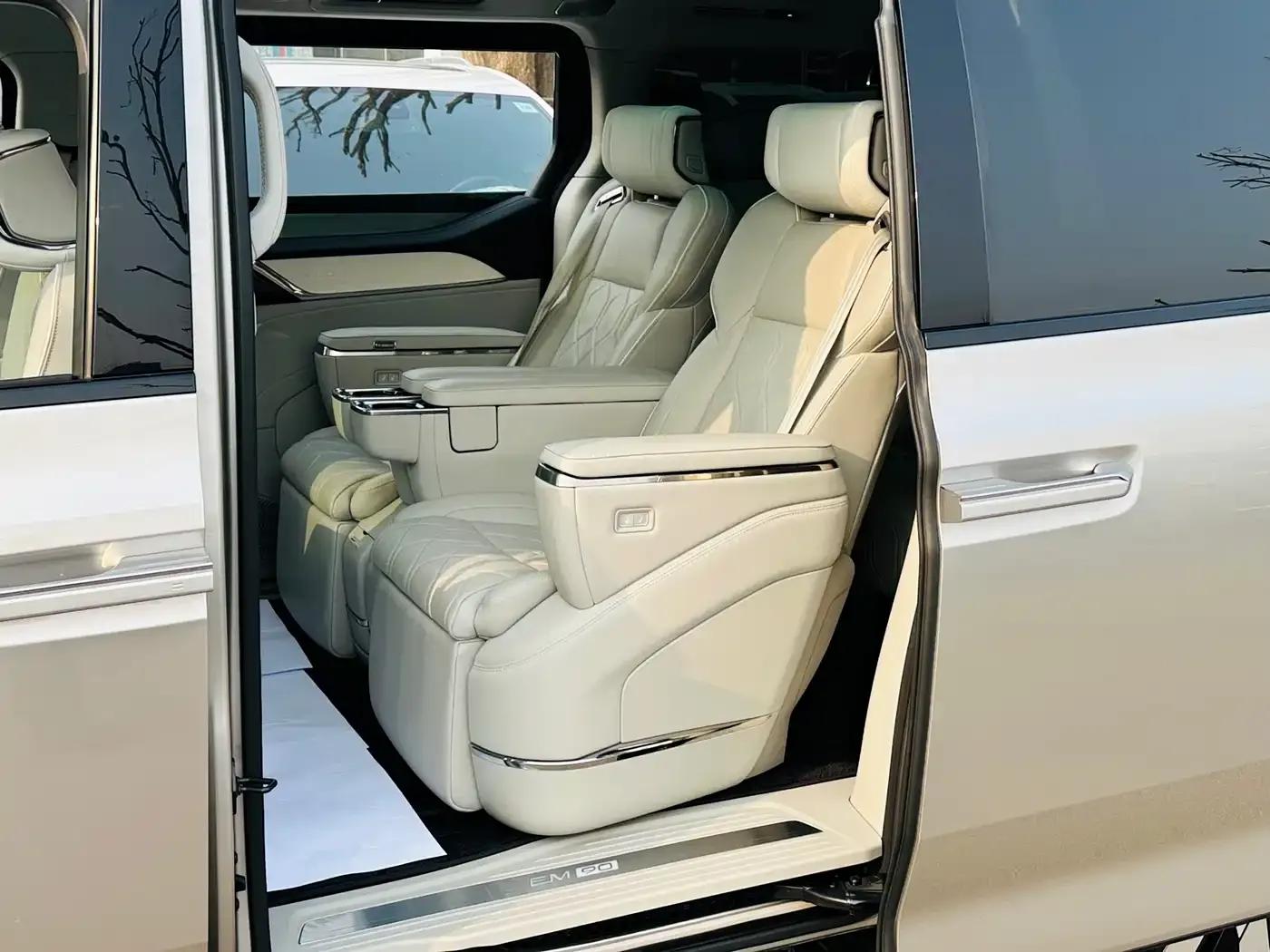 Volvo EM90 2025 Ultra 6-seater — миниатюра 18
