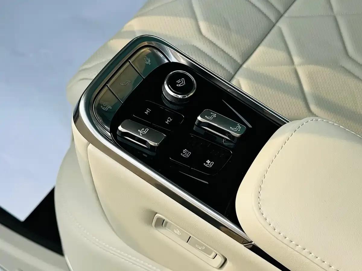 Volvo EM90 2025 Ultra 6-seater — миниатюра 19