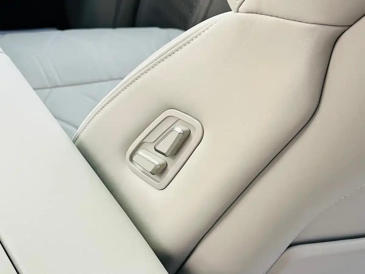 Volvo EM90 2025 Ultra 6-seater — миниатюра 22