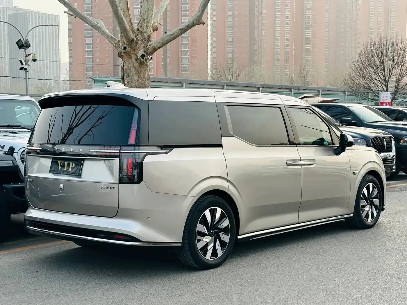 Volvo EM90 2025 Ultra 6-seater — миниатюра 4