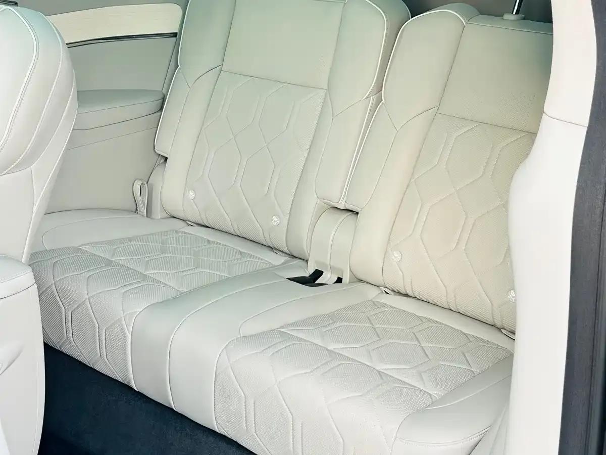 Volvo EM90 2025 Ultra 6-seater — миниатюра 32