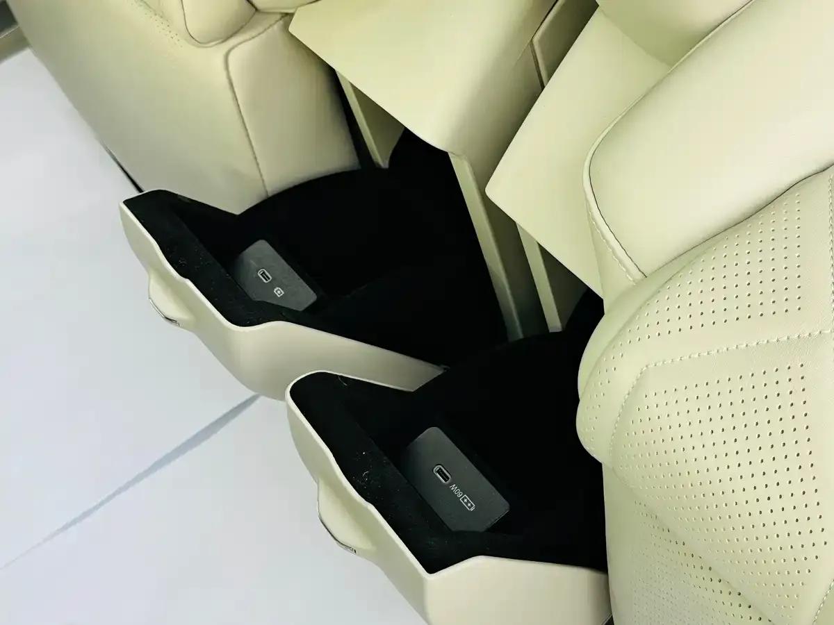 Volvo EM90 2025 Ultra 6-seater — миниатюра 33
