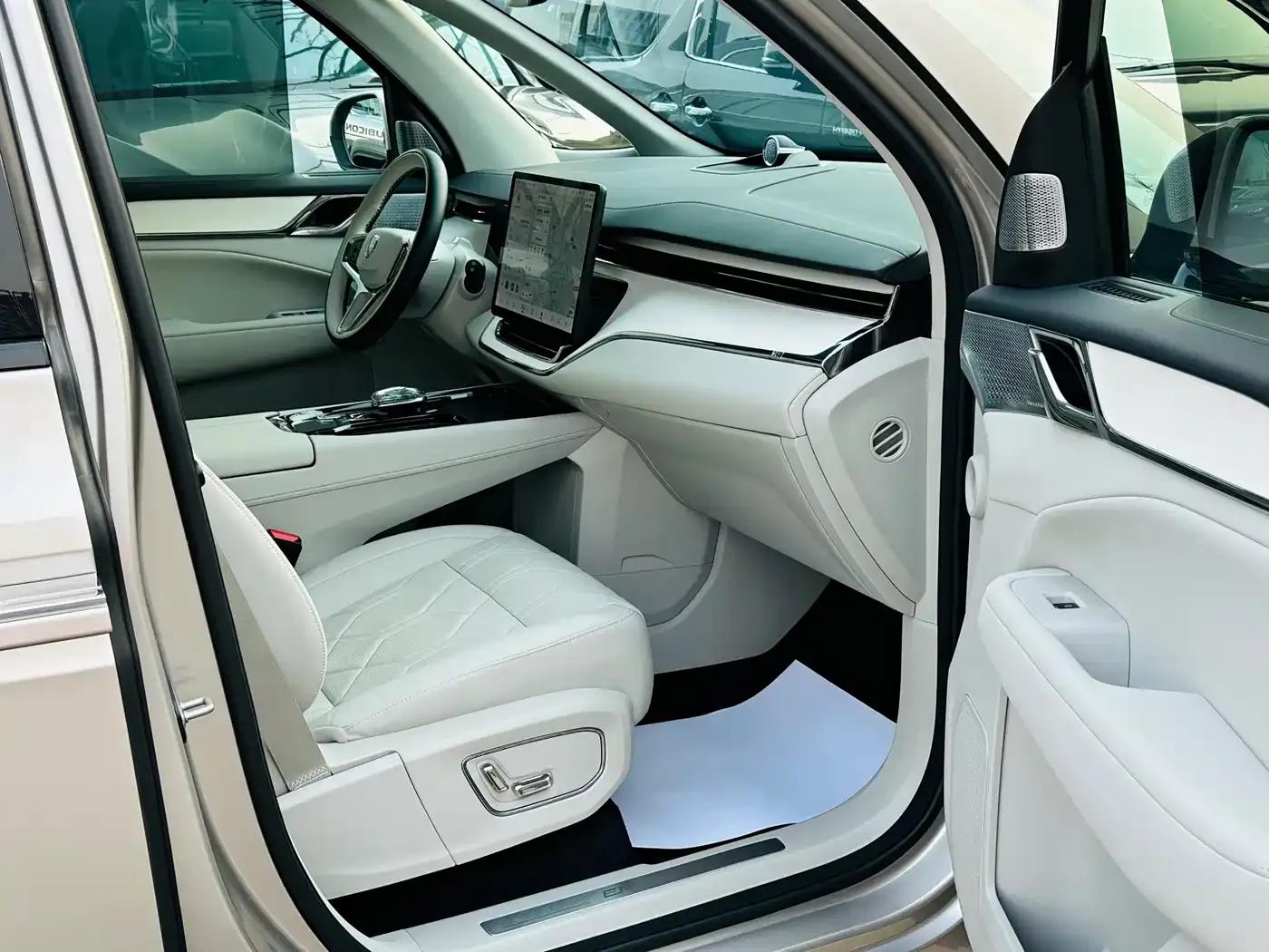 Volvo EM90 2025 Ultra 6-seater — миниатюра 38